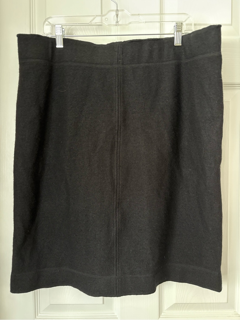 Conrad C Elegant WoolBlack Pencil Skirt - Sleek Knit Design